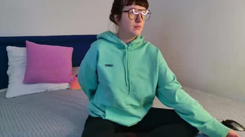 hey hey i am Lora and im new here hope to have some good time here 3 online show from 01-06-26, 02:10