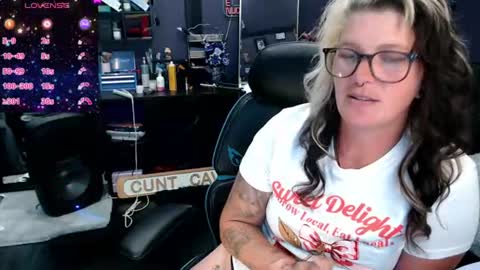 Snapshot of oddywithabody chatting on 07-12-26, 11:18 Oddy With A Body online show from 07-12-26, 11:18