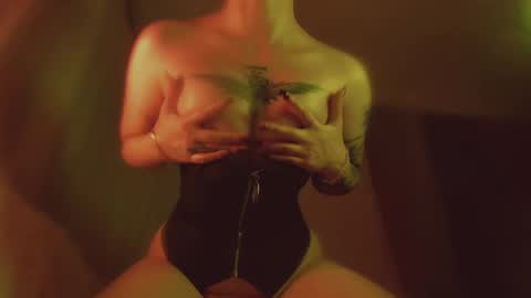 Snapshot of oh_lilith chatting on 10-12-25, 10:09 your dear Lilith Chapman online show from 10-12-25, 10:09