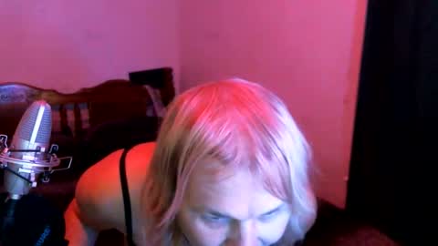 Snapshot of ohellesbells chatting on 06-01-26, 06:26 ohellesbells online show from 06-01-26, 06:26