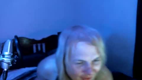 Snapshot of ohellesbells chatting on 06-06-26, 08:30 ohellesbells online show from 06-06-26, 08:30