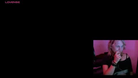 Snapshot of ohellesbells chatting on 06-18-26, 06:57 ohellesbells online show from 06-18-26, 06:57