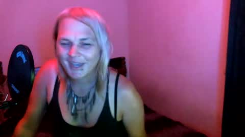 Snapshot of ohellesbells chatting on 06-24-26, 06:01 ohellesbells online show from 06-24-26, 06:01