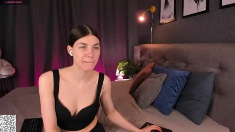 KAYA. online Tu We Th Fr Sa 0100AM - 0800AM Time zone of Germany Munich online show from 04-16-26, 12:22