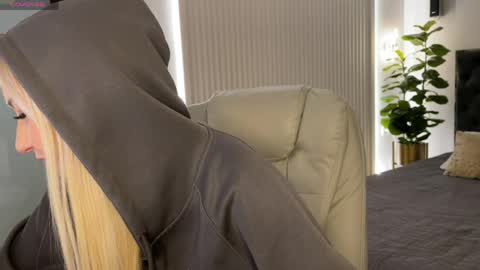 Emma online show from 04-07-26, 01:06