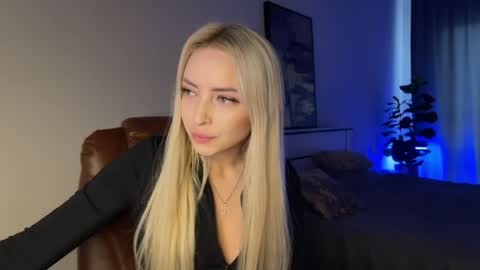 Emma online show from 05-22-26, 01:57