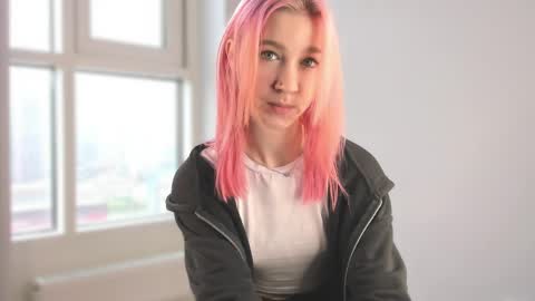 Emi and Ohpi online show from 04-26-26, 08:45