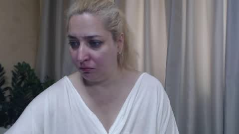 Snapshot of ohsweetiren chatting on 06-19-26, 05:12 Iren online show from 06-19-26, 05:12