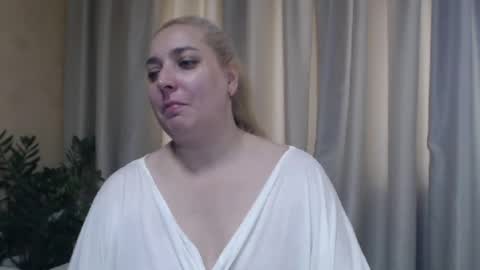 Snapshot of ohsweetiren chatting on 06-24-26, 05:50 Iren online show from 06-24-26, 05:50