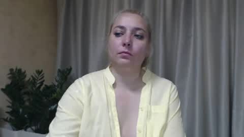 Snapshot of ohsweetiren chatting on 06-26-26, 07:35 Iren online show from 06-26-26, 07:35