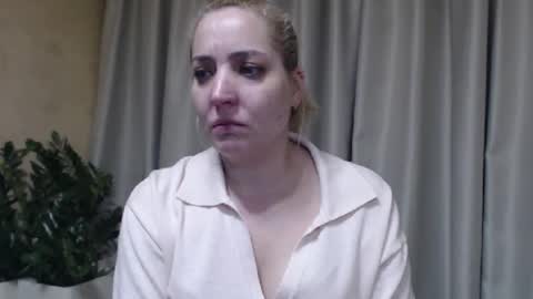 Snapshot of ohsweetmari chatting on 03-05-26, 06:59 Mari online show from 03-05-26, 06:59