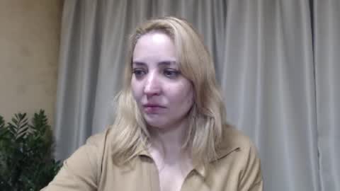 Snapshot of ohsweetmari chatting on 03-10-26, 05:18 Mari online show from 03-10-26, 05:18