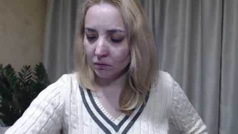 Snapshot of ohsweetmari chatting on 03-22-26, 03:15 Mari online show from 03-22-26, 03:15