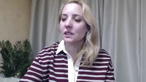 Snapshot of ohsweetmari chatting on 03-27-26, 04:18 Mari online show from 03-27-26, 04:18