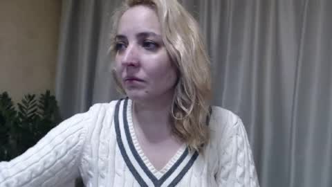 Snapshot of ohsweetmari chatting on 03-29-26, 01:22 Mari online show from 03-29-26, 01:22