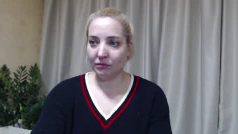 Snapshot of ohsweetmari chatting on 04-08-26, 03:12 Mari online show from 04-08-26, 03:12