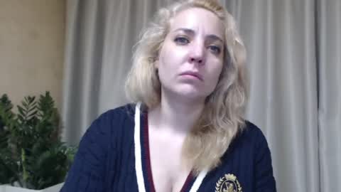 Snapshot of ohsweetmari chatting on 04-10-26, 01:49 Mari online show from 04-10-26, 01:49