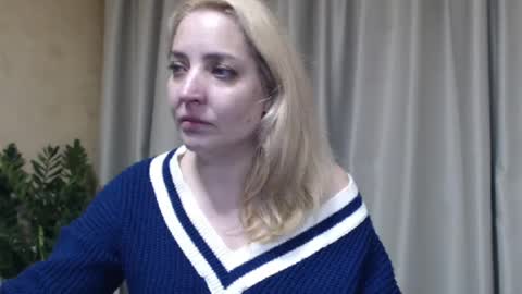 Snapshot of ohsweetmari chatting on 04-11-26, 04:00 Mari online show from 04-11-26, 04:00