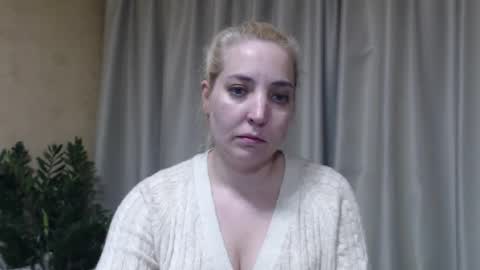Snapshot of ohsweetmari chatting on 04-18-26, 03:38 Mari online show from 04-18-26, 03:38