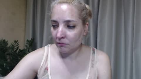 Snapshot of ohsweetmari chatting on 06-24-26, 04:06 Mari online show from 06-24-26, 04:06