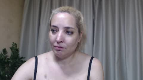 Snapshot of ohsweetmari chatting on 07-18-26, 04:00 Mari online show from 07-18-26, 04:00