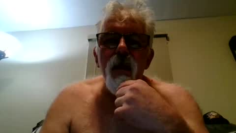 Snapshot of oldmiguy chatting on 02-08-26, 02:26 OldMIGUY online show from 02-08-26, 02:26