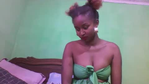 olinah610 online show from 10-28-25, 08:51