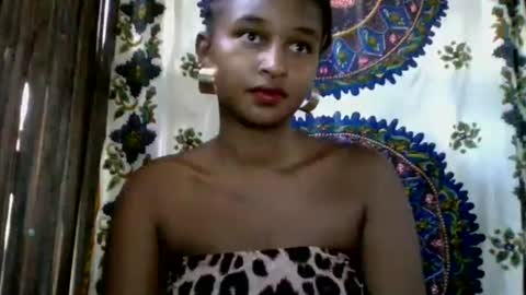 Snapshot of olinah610 chatting on 04-18-26, 07:01 olinah610 online show from 04-18-26, 07:01
