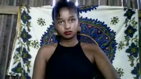Snapshot of olinah610 chatting on 05-20-26, 07:03 olinah610 online show from 05-20-26, 07:03