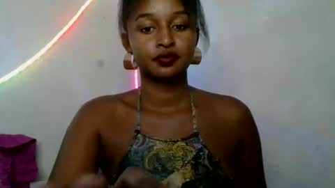 Snapshot of olinah610 chatting on 05-25-26, 11:16 olinah610 online show from 05-25-26, 11:16
