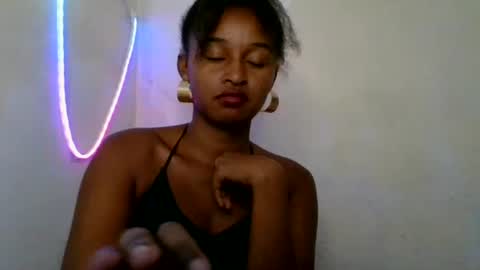 Snapshot of olinah610 chatting on 05-30-26, 12:13 olinah610 online show from 05-30-26, 12:13