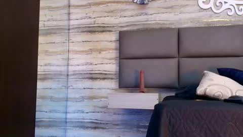 Snapshot of oliver__brown chatting on 01-11-26, 11:32 Oliver online show from 01-11-26, 11:32