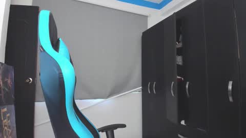 Oliver bray online show from 11-06-25, 02:51