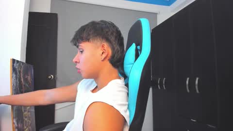 Oliver bray online show from 11-08-25, 01:39