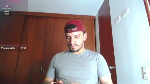 Snapshot of olivervitale chatting on 01-12-25, 03:57 Oliver online show from 01-12-25, 03:57