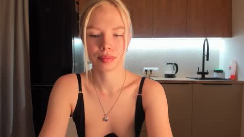 Olivia 3 online show from 02-05-25, 09:29