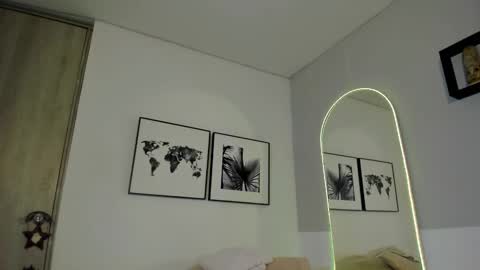 Olivia Collins online show from 01-18-26, 12:09