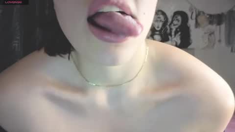 oliviabluee10 online show from 05-20-26, 01:01