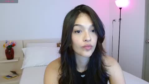Snapshot of oliviabran_ chatting on 07-18-26, 12:42 Olivia Bram online show from 07-18-26, 12:42