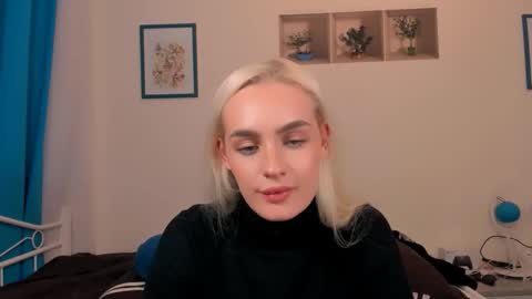 Snapshot of oliviahappy chatting on 04-14-26, 08:37 oliviaBeauty online show from 04-14-26, 08:37