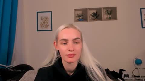 Snapshot of oliviahappy chatting on 05-18-26, 06:58 oliviaBeauty online show from 05-18-26, 06:58