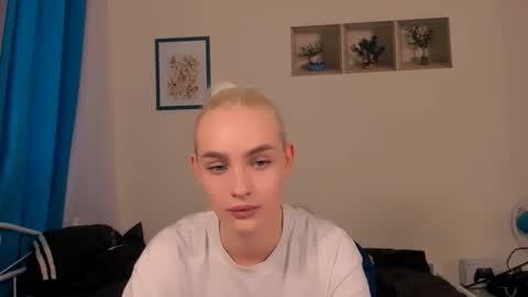 Snapshot of oliviahappy chatting on 05-31-26, 03:08 oliviaBeauty online show from 05-31-26, 03:08