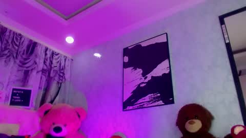 Snapshot of oliviahot01 chatting on 06-30-26, 01:06 oliviahot01 online show from 06-30-26, 01:06
