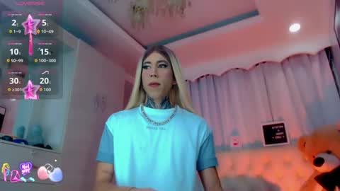 Snapshot of oliviahot01 chatting on 07-11-26, 01:19 oliviahot01 online show from 07-11-26, 01:19