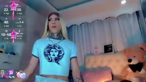 Snapshot of oliviahot01 chatting on 07-12-26, 01:18 oliviahot01 online show from 07-12-26, 01:18