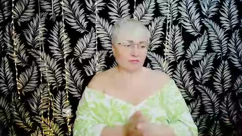 Snapshot of oliviaoskar_ chatting on 06-08-26, 10:04 Kelly online show from 06-08-26, 10:04