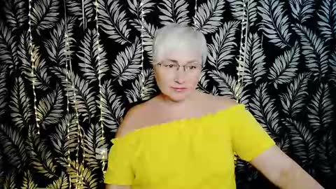Snapshot of oliviaoskar_ chatting on 06-18-26, 10:30 Kelly online show from 06-18-26, 10:30