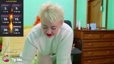 oliviaparadise online show from 11-11-25, 02:22