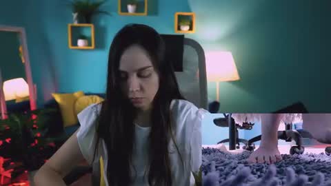 oliviaweles online show from 08-05-26, 10:51