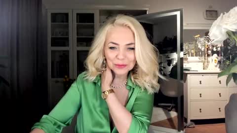 ollalla7 online show from 04-12-26, 08:25